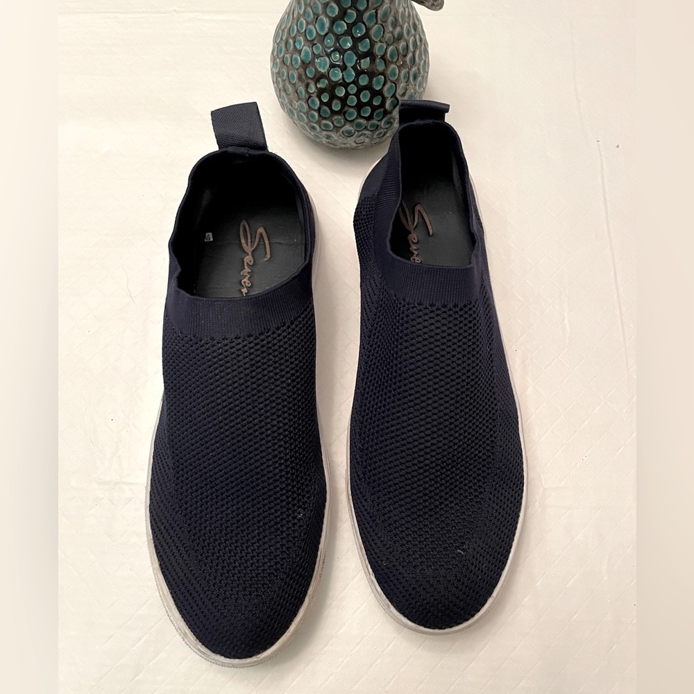 🌺🌺2/$20.00🌺🌺Seven7 Navy knit slip on sneakers with white sole in Size 10.
